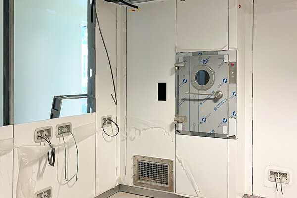 Materialschleuse im Sicherheitslabor BSL-3