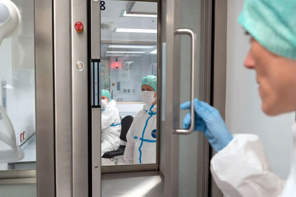 GMP Laborbereich im modularen Raumsysteme errichtet