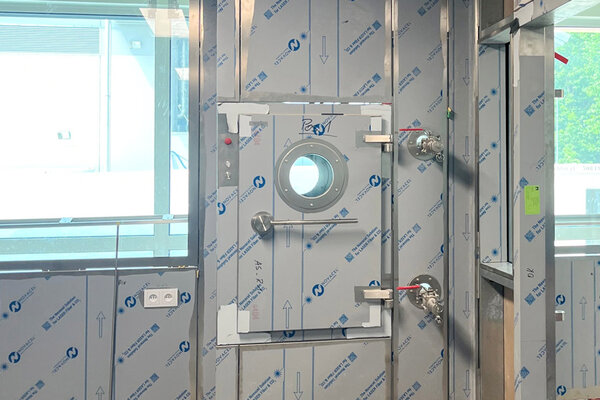 Materialschleuse im Sicherheitslabor BSL-3