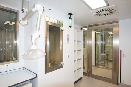 GMP lab with material sluice