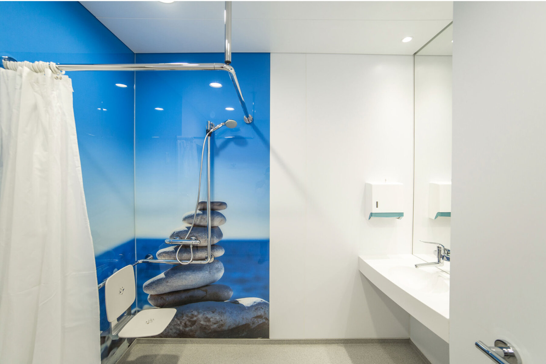 Patient bathroom, New Jahra Hospital, Kuwait Patient bathroom with printed wall motif, New Jahra Hospital, Kuwait