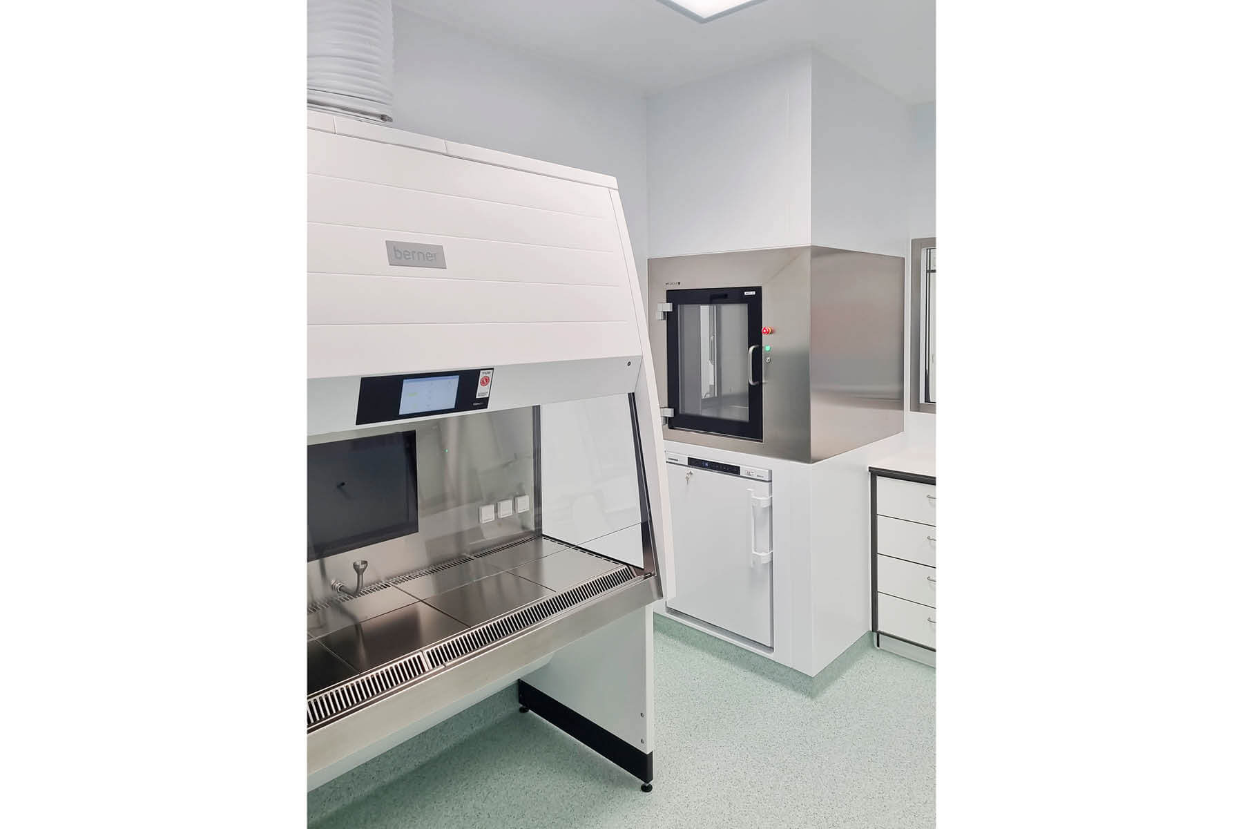 Pharmacy GMP Hospital Günzburg, sluice