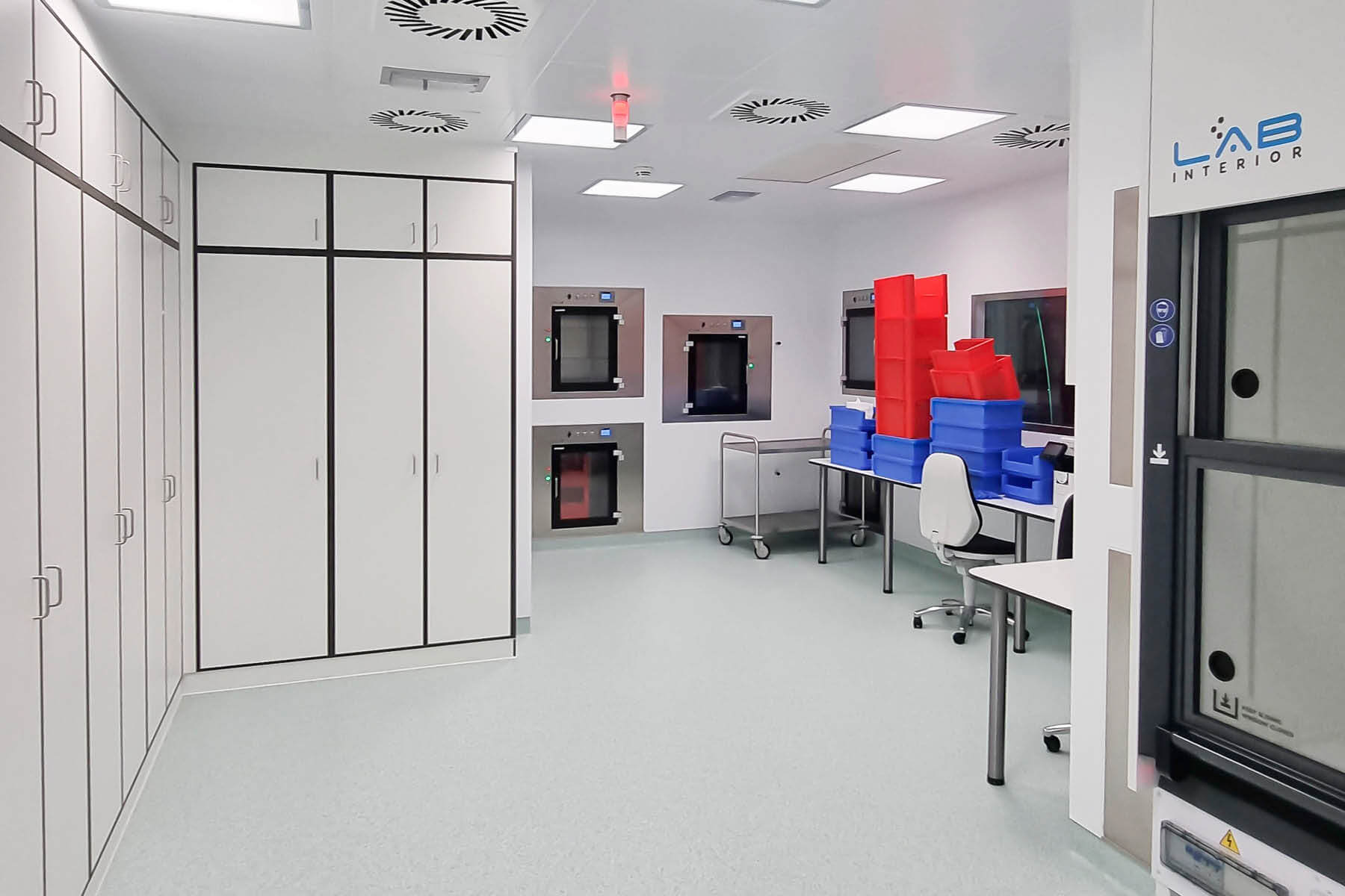 Pharmacy GMP Hospital Günzburg, cleanroom