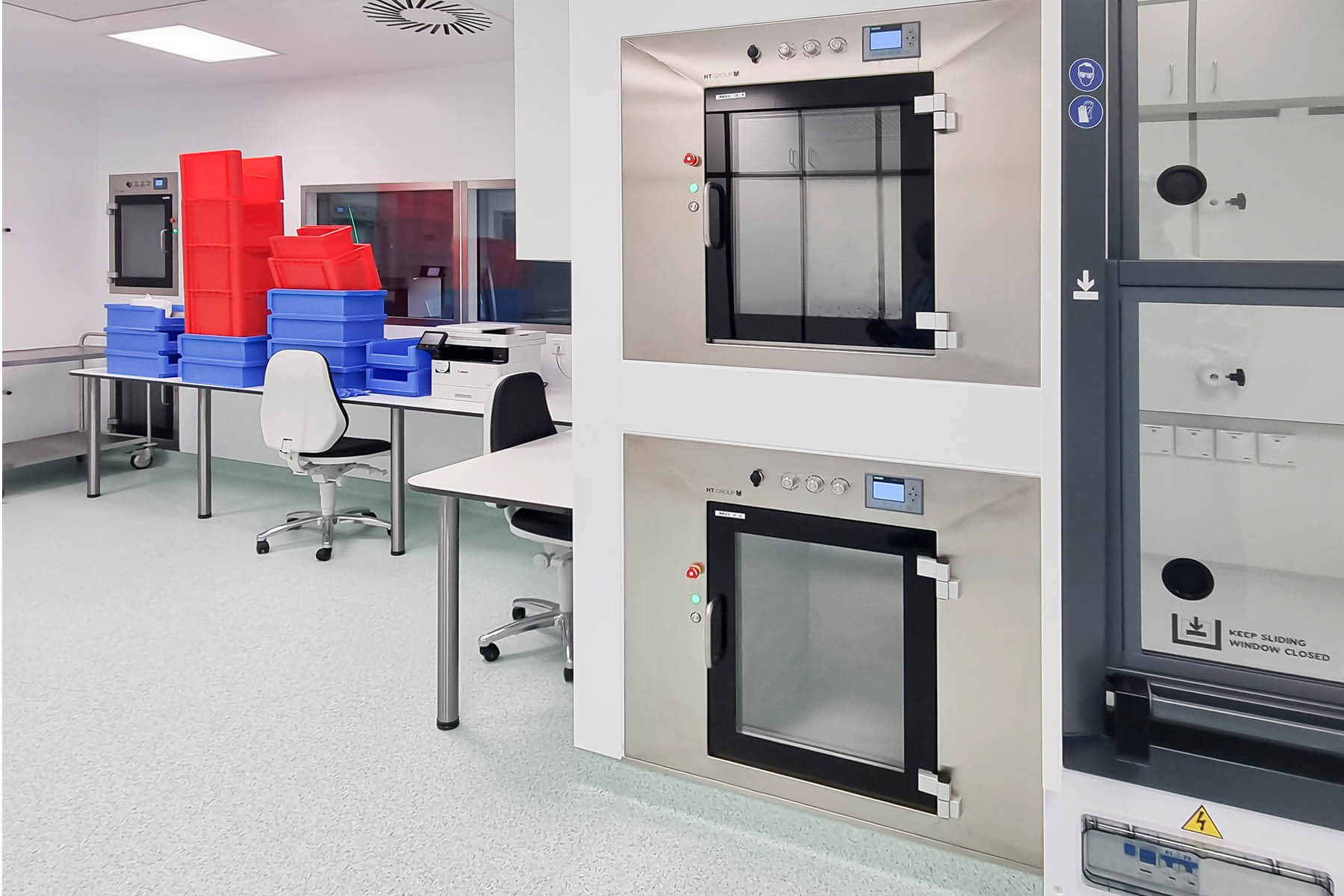 Pharmacy GMP Hospital Günzburg, airlock