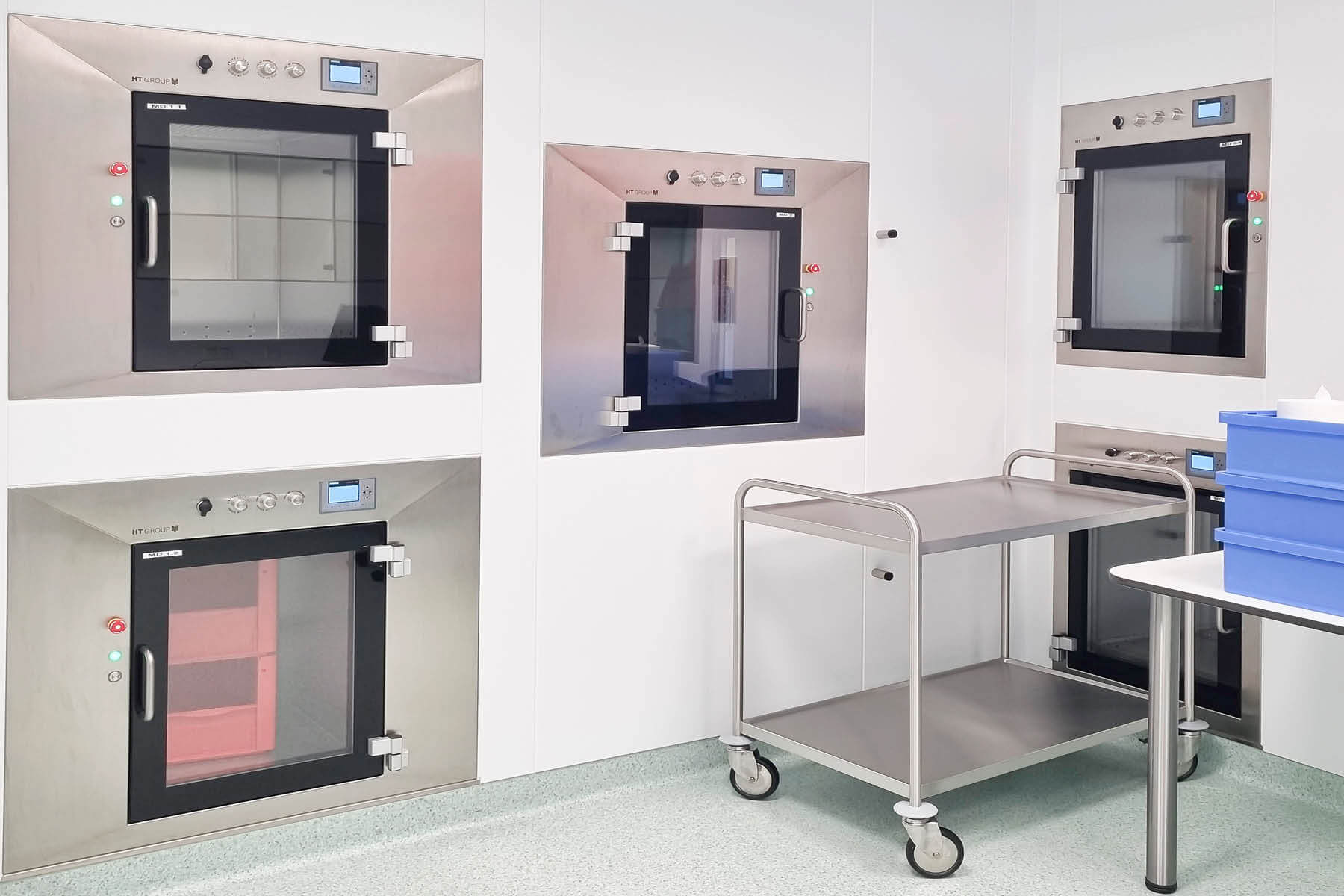 Pharmacy GMP Hospital Günzburg, material sluice