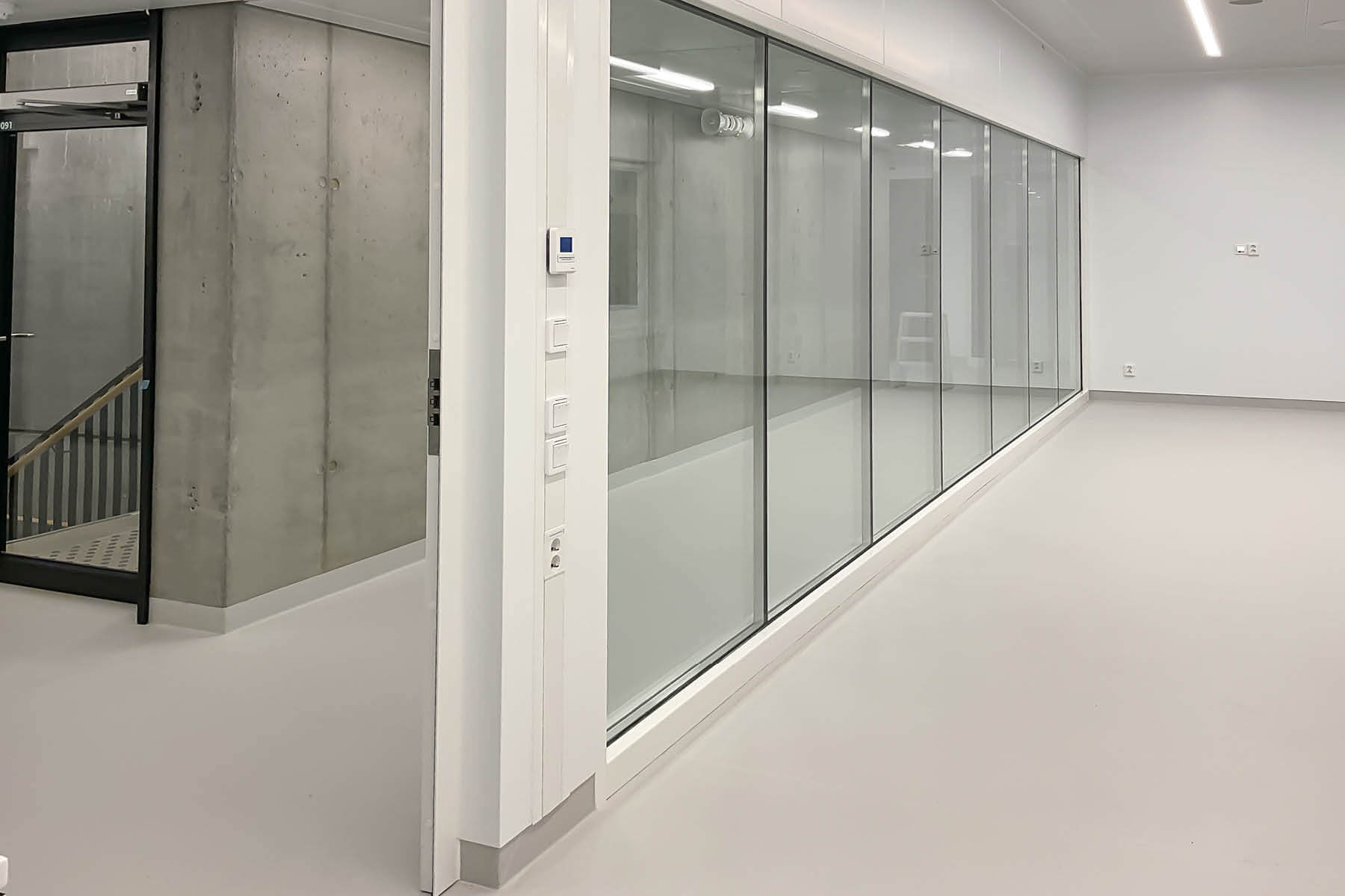 glass dividing wall