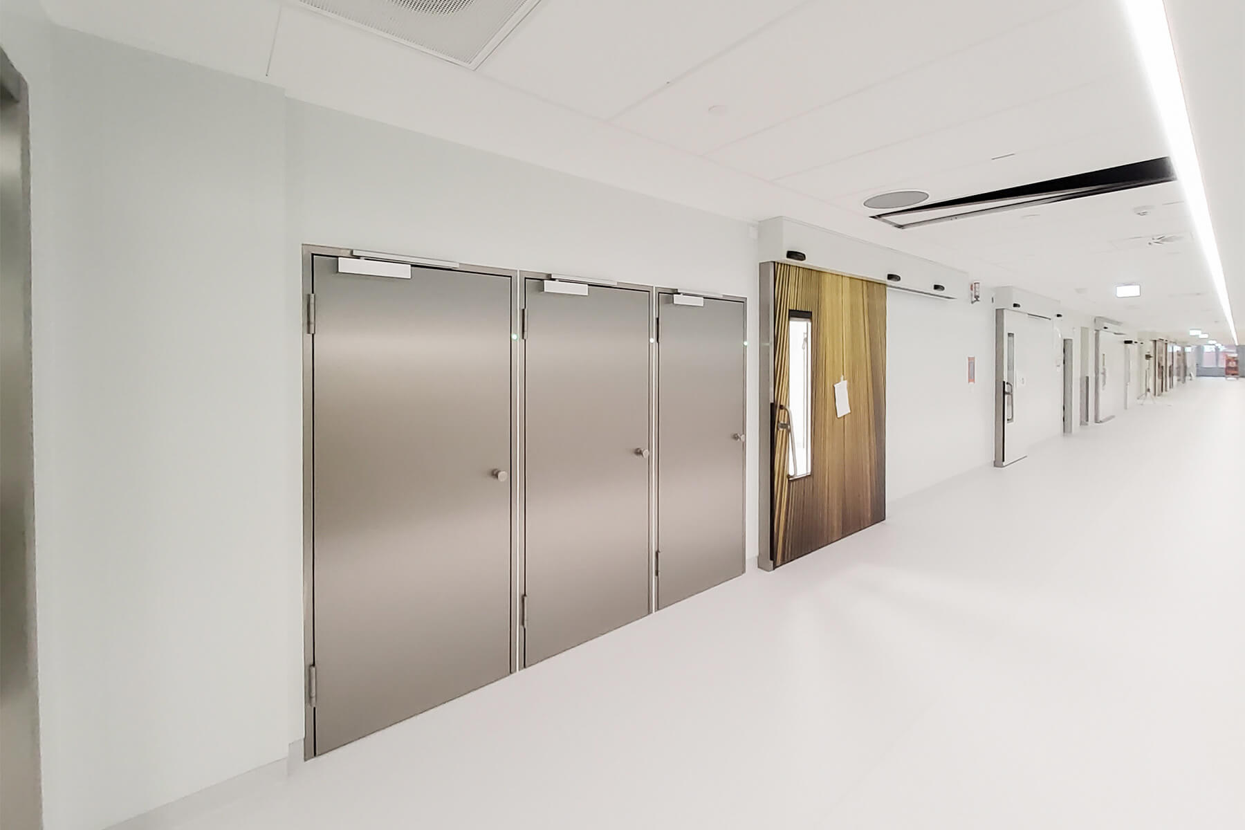 Sliding door with print in the corridor